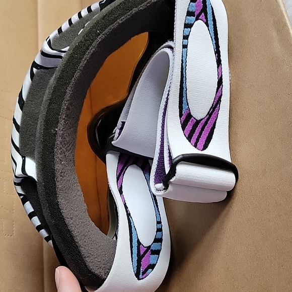 RARE Shaun White A-Frame Goggles - Picture 5 of 10